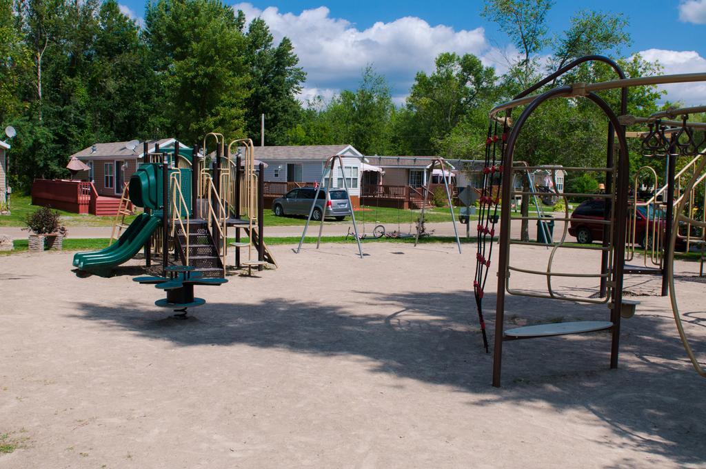 Woodland Estate Resort Campbellford Exterior foto