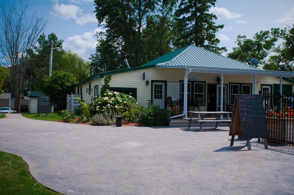 Woodland Estate Resort Campbellford Exterior foto